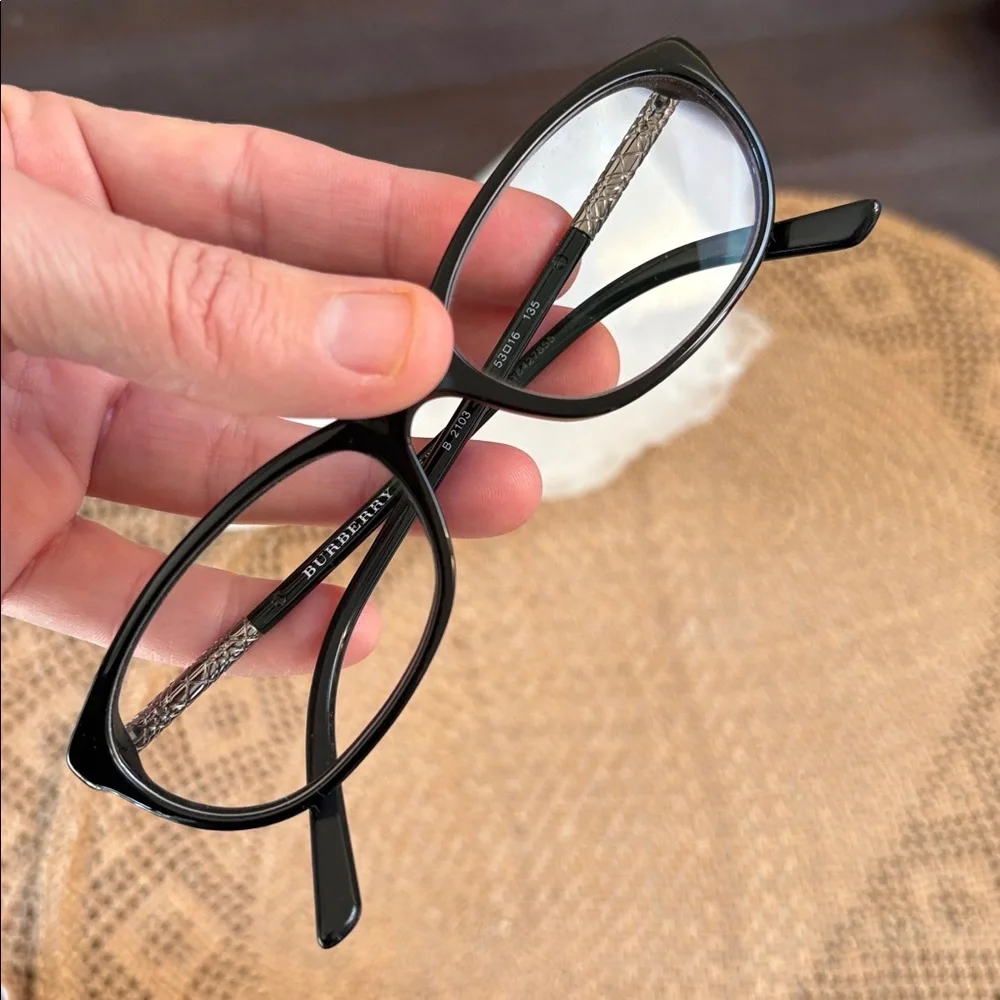 Burberry glasses have